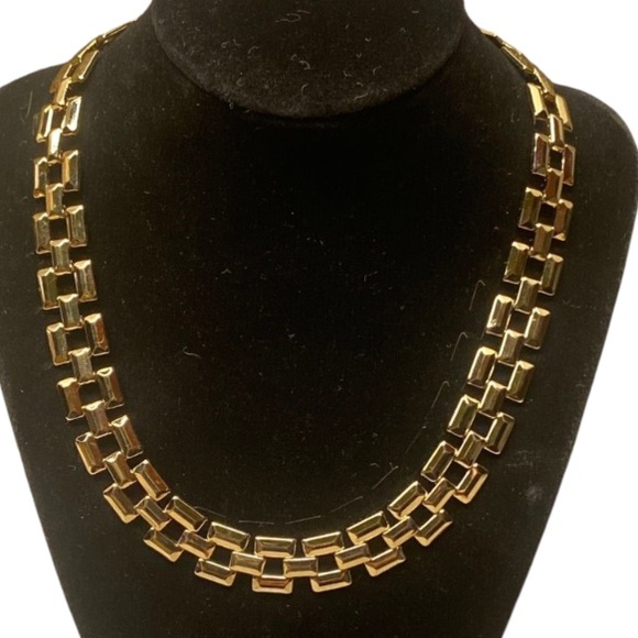 Vintage Avon Chunky Chain Necklace Tile gold link AVON gold tone 18" - Picture 3 of 13